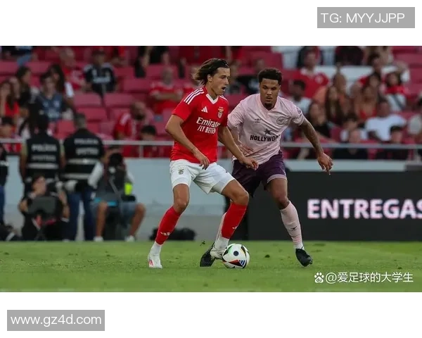 本菲卡逆袭利物浦3-0晋级欧联杯转会传闻引发热议