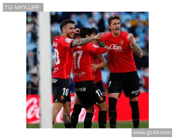 西甲激战:里昂大胜巴黎圣日耳曼红牌事件引发全场热议与十大精彩进球回顾 西甲激战:里昂大胜巴黎圣日耳曼红牌事件引发全场热议与十大精彩进球回顾