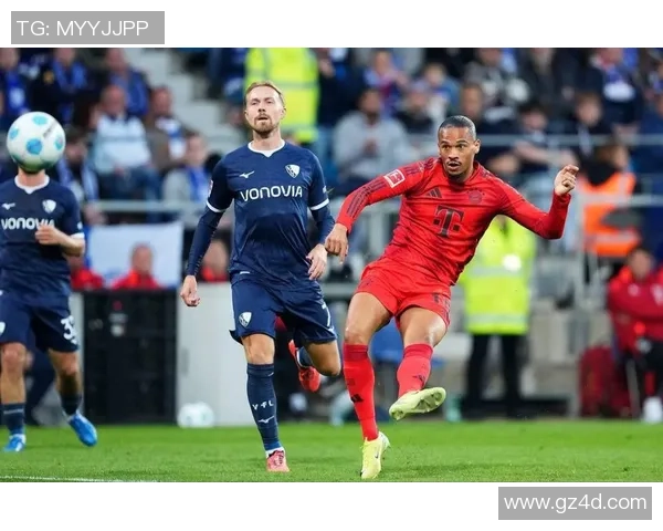 国王杯激战：拜仁狂胜曼联五球争议判罚引发全场热议